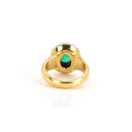 Ring with emerald diamond setting - фото 4