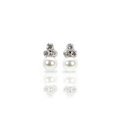 Pair of stud earrings with pearl-diamond setting