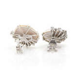 Pair of stud earrings with mabé pearl setting - фото 3