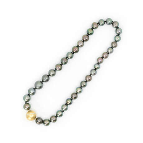 Tahitian pearl necklace with diamond clasp - photo 1
