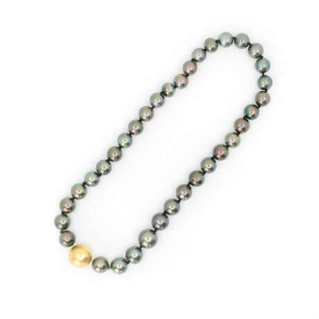 Tahitian pearl necklace with diamond clasp - photo 2