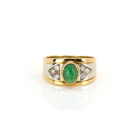 Set of ear studs and ring with emerald setting - photo 2