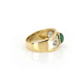 Set of ear studs and ring with emerald setting - фото 4