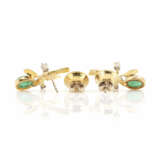 Set of ear studs and ring with emerald setting - photo 8