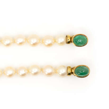 Pearl necklace with emerald setting - photo 5