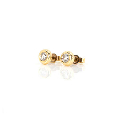 Pair of stud earrings set with diamonds - фото 2