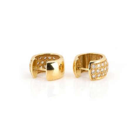 Pair of hoop earrings set with diamonds - фото 2