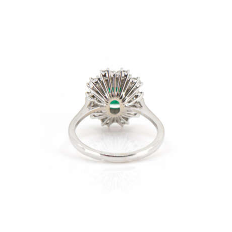 Entouragering mit Smaragd-Diamantbesatz<br>Entourage ring with emerald diamond setting - фото 3