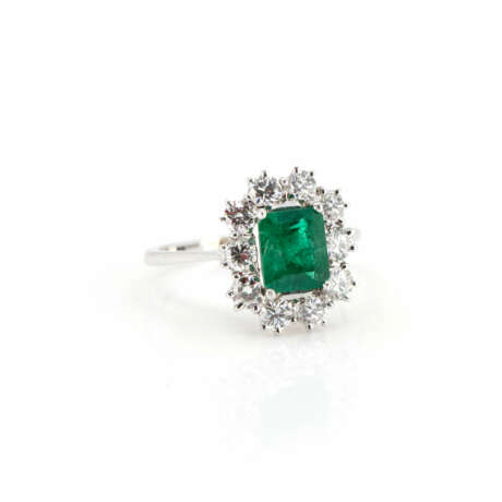 Entouragering mit Smaragd-Diamantbesatz<br>Entourage ring with emerald diamond setting - photo 5