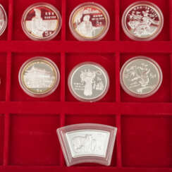 VR China - Sammlung von 22 Münzen,