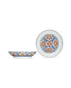 Produktkatalog. A FINE PAIR OF SMALL WUCAI ‘FLOWER’ DISHES