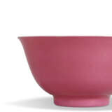 A FINE AND RARE PINK-ENAMELLED TEA BOWL - photo 4