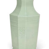 A FINE AND RARE MOULDED CELADON-GLAZED ‘DRAGON AND PHOENIX’ OCTAGONAL VASE - photo 3