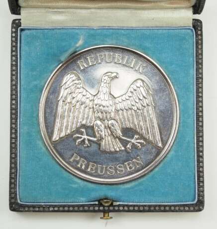 Freitstaat Preussen: Erinnerungsmedaille für Rettung aus Gefahr, 2. Form (1926-1934). - фото 1