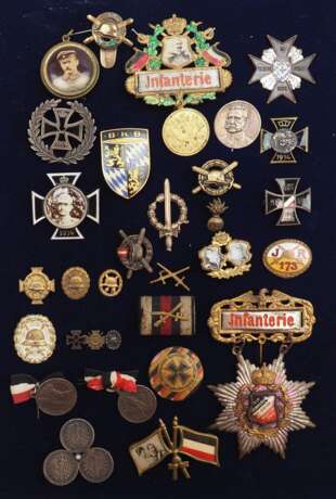 Deutsches Reich: Sammlung patriotischer Abzeichen. - фото 1