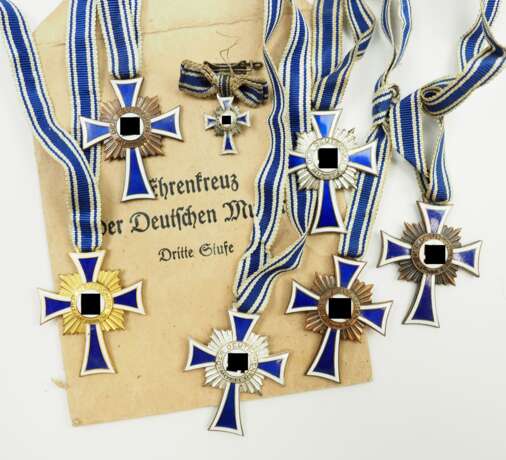 Ehrenkreuz der Deutschen Mutter - 6 Exemplare. - фото 1