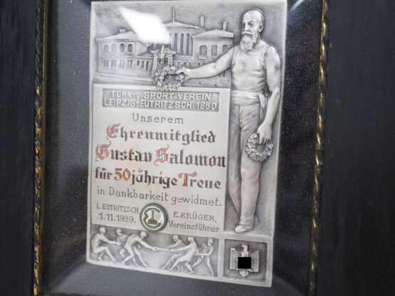 Plakette für 50jährige Mitgliedschaft im Turn- u. Sport-Verein Leipzig Eutritsch für ein Ehrenmitglied 1939. - Foto 2