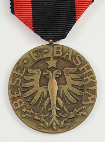 Albanien: Orden vom Schwarzen Adler, Bronze Medaille. - photo 1