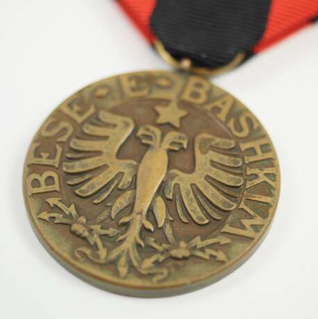 Albanien: Orden vom Schwarzen Adler, Bronze Medaille. - photo 2