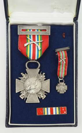 Kolumbien: Ayacucho Medaille der kolumbianischen Infanterie, im Etui. - фото 1