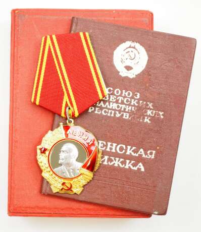 Sowjetunion: Lenin Orden, 6. Modell, 1. Typ, mit Verleihungsbuch. - photo 1