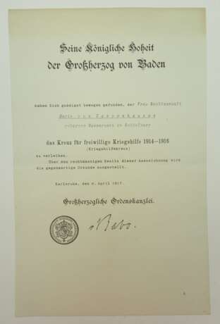 Baden: Kreuz für freiwillige Kriegshilfe 1914-1916 Urkunde für eine Frau Rechtsanwalt. - Foto 1