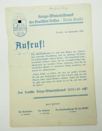 WHW: Sammlung Stade, im September 1939 - Lot Aufruf/Spendenschein und Abzeichen. - Foto 3