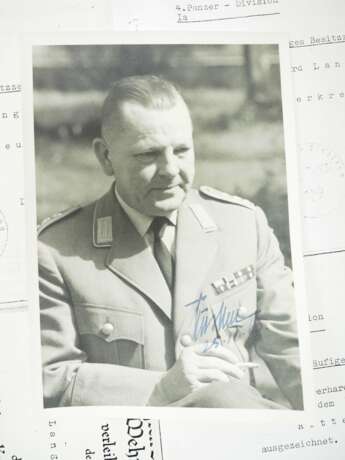 BRD: Silber Geschenk Zigarillo Etui und Truppenausweis des Ritterkreuzträgers Major Gerhard Lange. - Foto 3