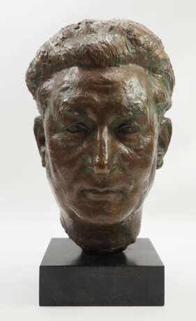Nuss, Fritz (1907 Göppingen - 1999 Strümpfelbach): Bronze Kopf eines Mannes. - Foto 1