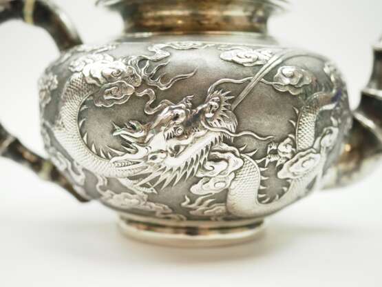 China: SILBER Teekanne mit Drachen-Dekor. - photo 2