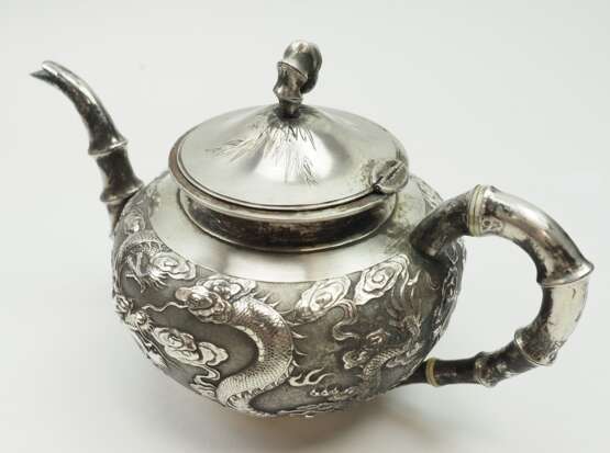 China: SILBER Teekanne mit Drachen-Dekor. - photo 5