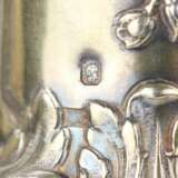 Pair of French glass wine jugs in silver from the late 19th century.Пара французских винных кувшинов стекла в серебре конца 19 века.Paire de pichets à vin français en verre et argent de la fin du 19ème siècle. - photo 8