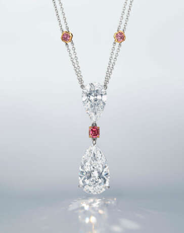 A SPECTACULAR DIAMOND AND COLOURED DIAMOND PENDENT NECKLACE - фото 2