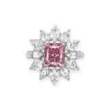 AN EXCEPTIONAL COLOURED DIAMOND AND DIAMOND RING - Foto 1