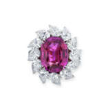 COLOURED SAPPHIRE AND DIAMOND RING - Foto 1