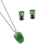 Schmucksets. JADEITE AND DIAMOND EARRINGS AND PENDENT NECKLACE