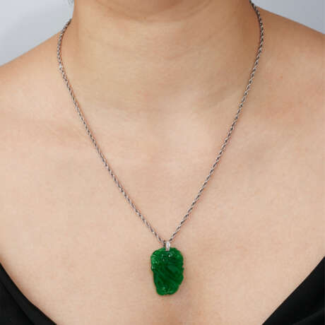 JADEITE AND DIAMOND EARRINGS AND PENDENT NECKLACE - photo 2