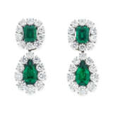 AN IMPORTANT EMERALD AND DIAMOND EARRINGS - фото 1