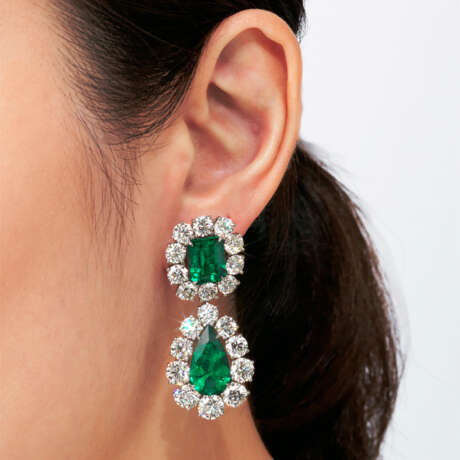 AN IMPORTANT EMERALD AND DIAMOND EARRINGS - фото 2