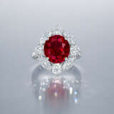 A SUPERB RUBY AND DIAMOND RING - Foto 2