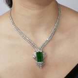 SUITE OF JADEITE AND DIAMOND JEWELLERY - Foto 2