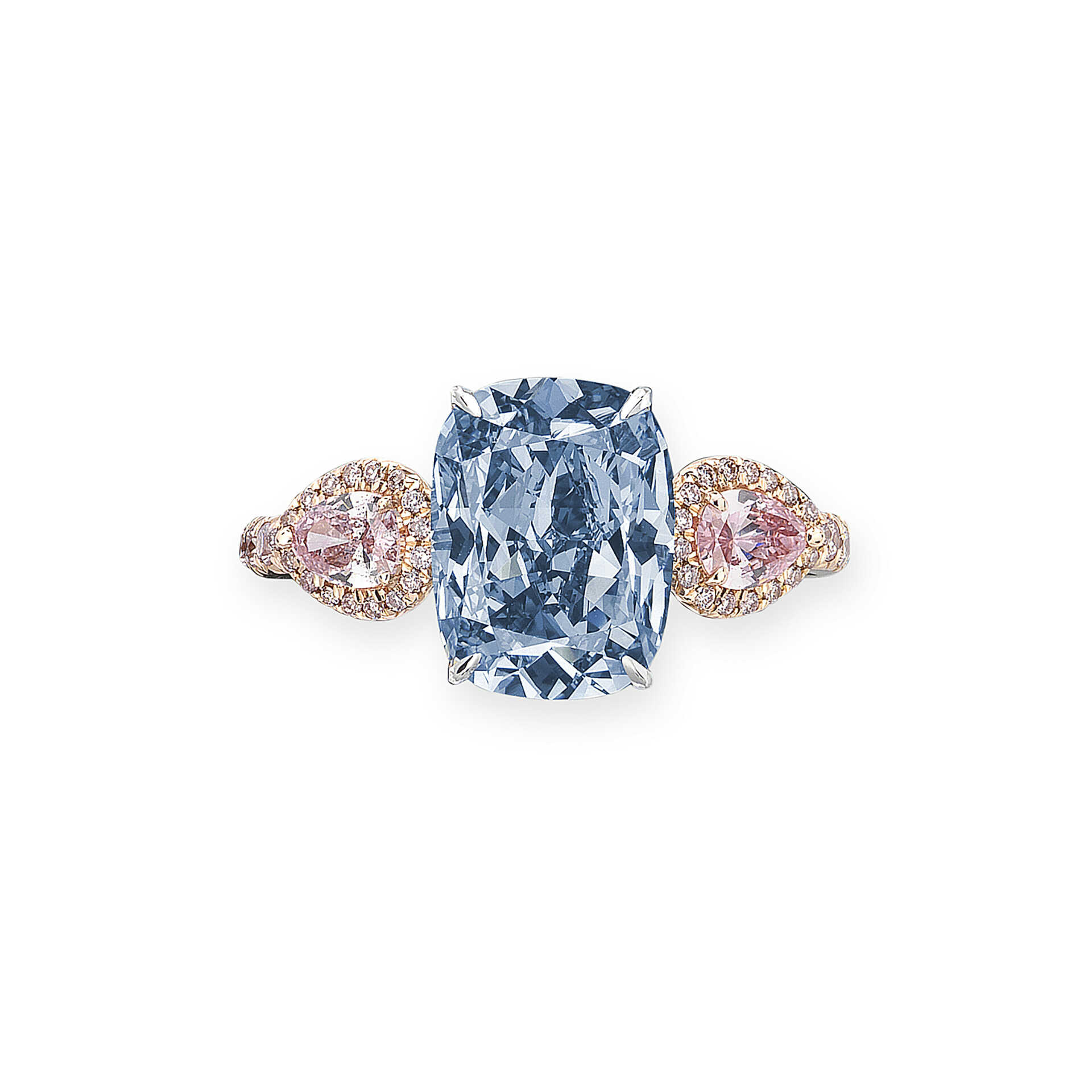 AN ELEGANT COLOURED DIAMOND RING