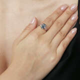 AN ELEGANT COLOURED DIAMOND RING - photo 3