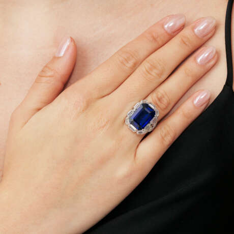 SAPPHIRE AND DIAMOND RING, MOUNTED BY FORMS - photo 2