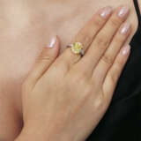 NO RESERVE - COLOURED DIAMOND AND DIAMOND RING, MOUNT BY HARRY WINSTON - Foto 2