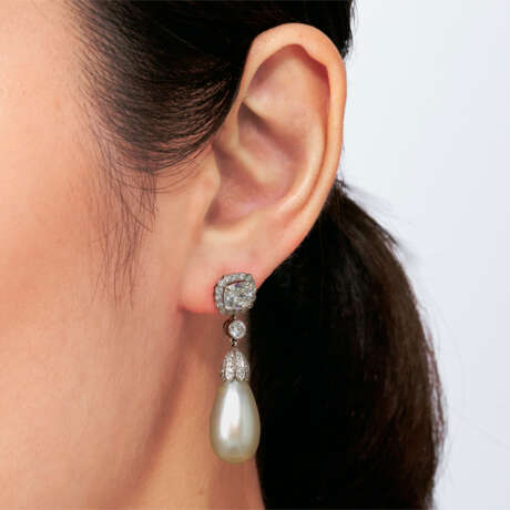 NATURAL PEARL AND DIAMOND EARRINGS - фото 2