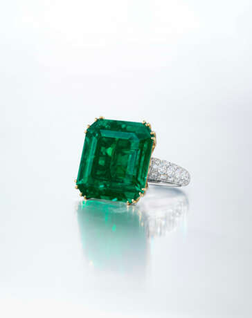 AN EXCEPTIONAL EMERALD AND DIAMOND RING, BY GIMEL - photo 3