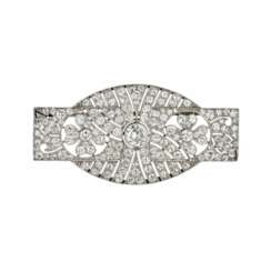 Brooch with diamonds in Art Deco style.