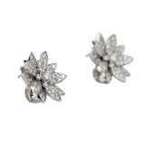 Boucles d`oreilles Lotus, or blanc avec diamants, en forme de fleurs de lotus en fleurs. - photo 2