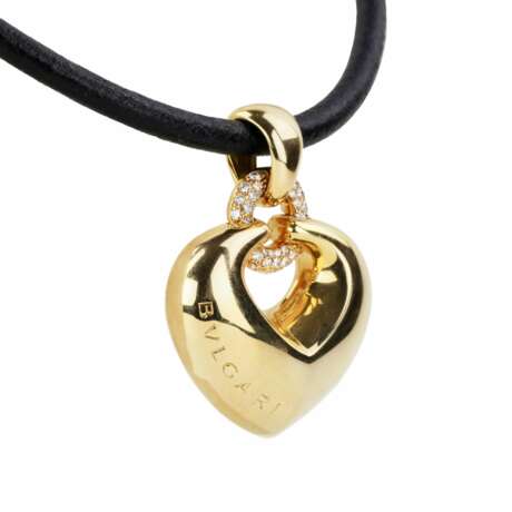 Bulgari gold pendant with diamonds, in the form of a heart on a rubber strap. - photo 3